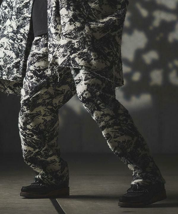 GLIMCLAP グリムクラップ Triple-pleated trousers-Brushed texture
