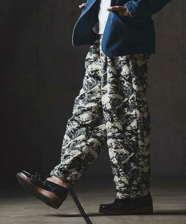 GLIMCLAP グリムクラップ Triple-pleated trousers-Brushed texture
