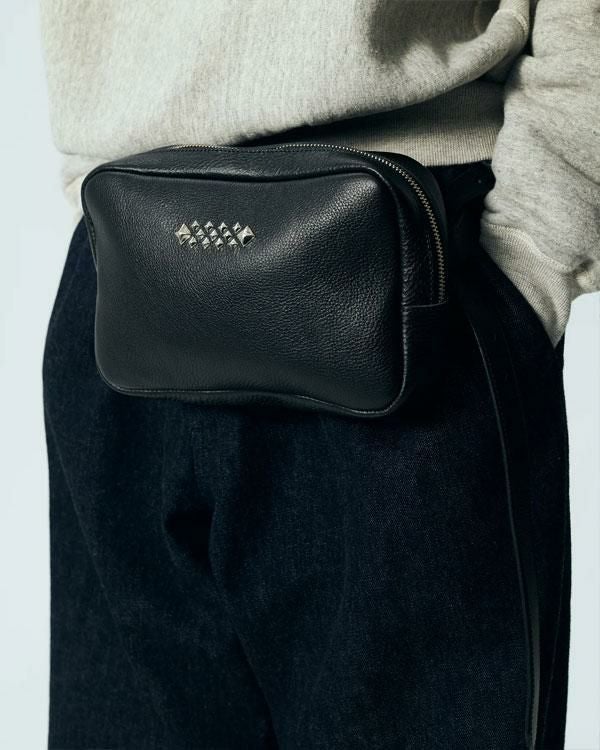 【 CALEE 】 STUDS LEATHER BODY BAG 25AW CALEE - 【残り一点】Studs Leather Body Bag | ACRMTSM ONLINE STORE