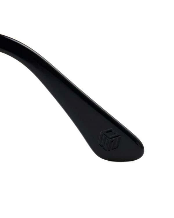 OWN オウン #18 BLACK / CLEAR to GREY (調光)